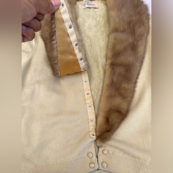 Vintage Robinson’sTan Cardigan with Faux Fur Collar #A2 - Picture 6 of 11